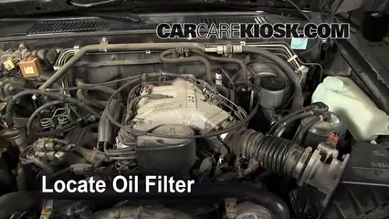 Oil & Filter Change Nissan Pickup (1986-1997) - 1995 Nissan Pickup XE 3